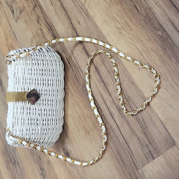 None Handbags - White Wicker Type Woven Clutch with White Woven Goldtone Crossbody Chain